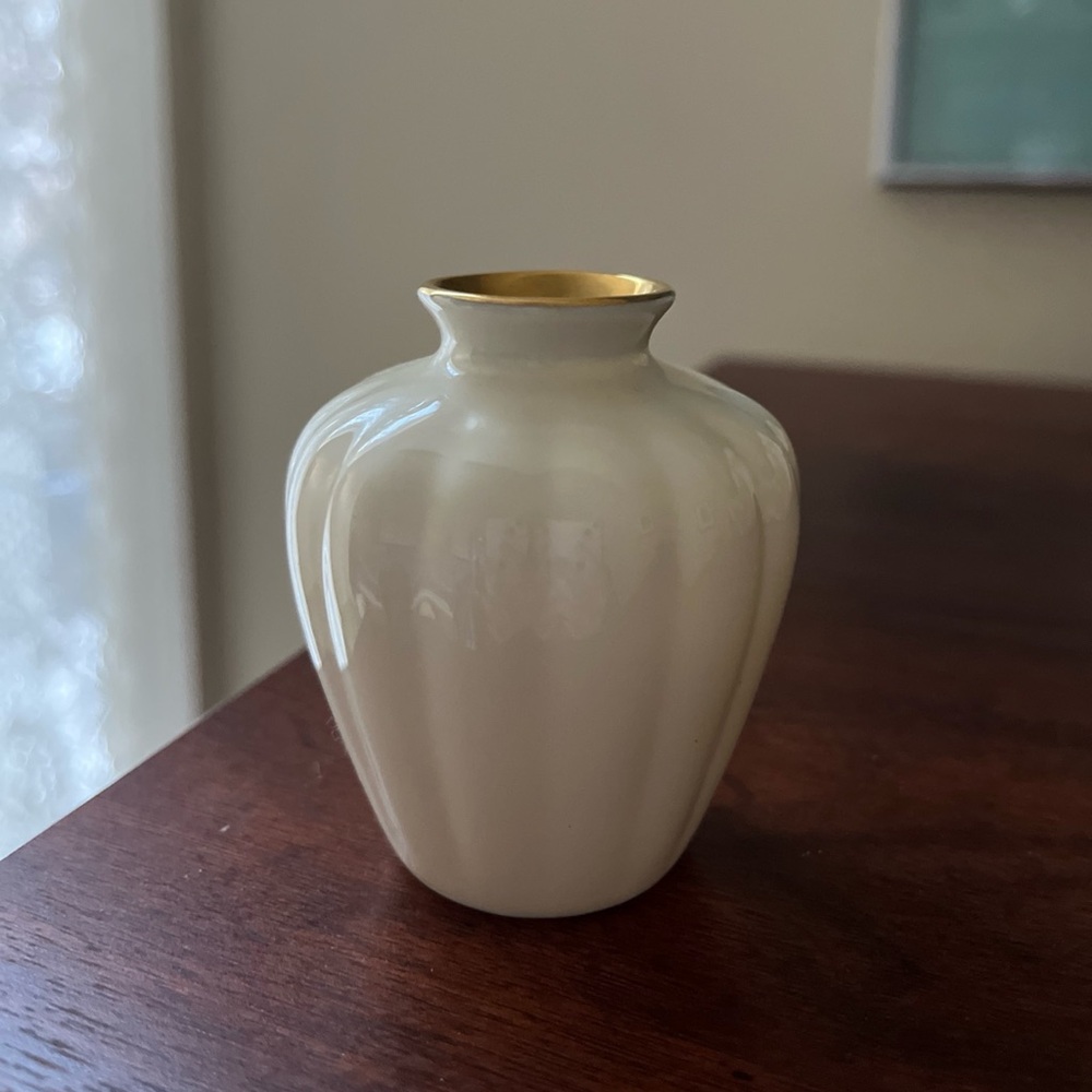 Lenox Mini Bud Ribbed Vase 24K Gold Trim Cream